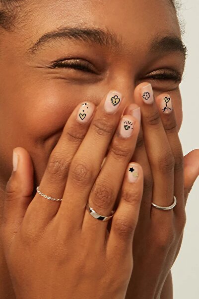 Flash Tattoos® Sevgililer Gününe özel Kalpli Tırnak Dövmesi