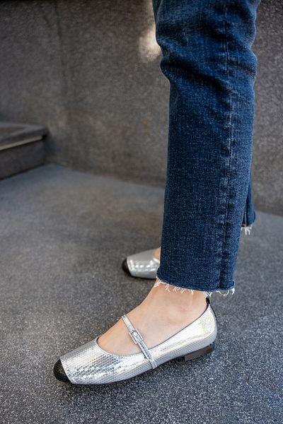 LamintaGlobal Abena Silver Shiny Leather Shiny Women's Ballerinas with Stone Buckle Detail
