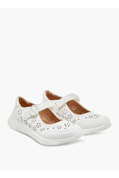 Little Missy حذاء ماري جين من Little Missy بقصّة ليزر وإغلاق بخطاف وحلقة