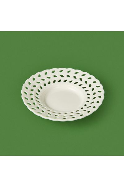 Paçi Porcelain White Tea Plate with Leaf Lace Motif