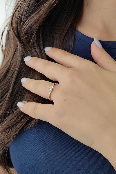 Chavin Shiny Gold Single Stone Steel Ring - 4 mm Ev31Sr