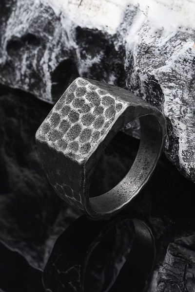 Chavin Retro Tumbled Hammered Men's Ring - Steel Matte, Eu86