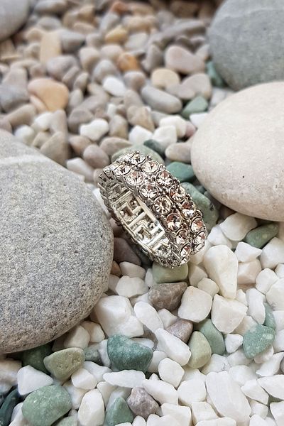 Chavin Complete 2 Rows of Jewelled Rings En16by