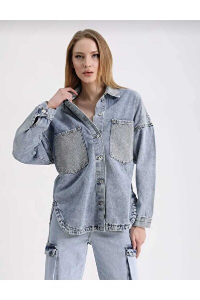 MODA Κομψό τζιν πουκάμισο με πέτρινες λεπτομέρειες στις τσέπες