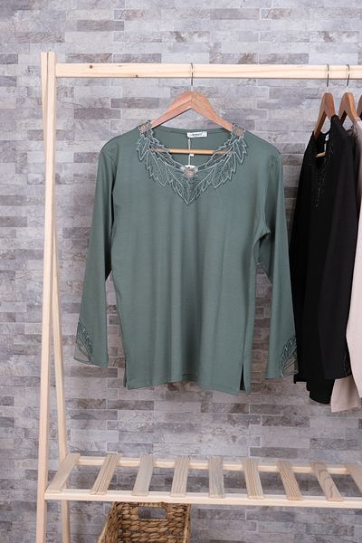MUSTÜN Lace Collar Blouse