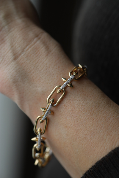 Yenigün Kuyumculuk 14 Ayar Altın Çivi Desenli Taşlı Oval Ataç Bileklik