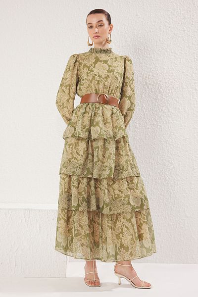 Trendyol Modest Grünes, mit Stehkragen verziertes, mit Gürtel gefüttertes, gewebtes Chiffonkleid TCTSS25EB00062