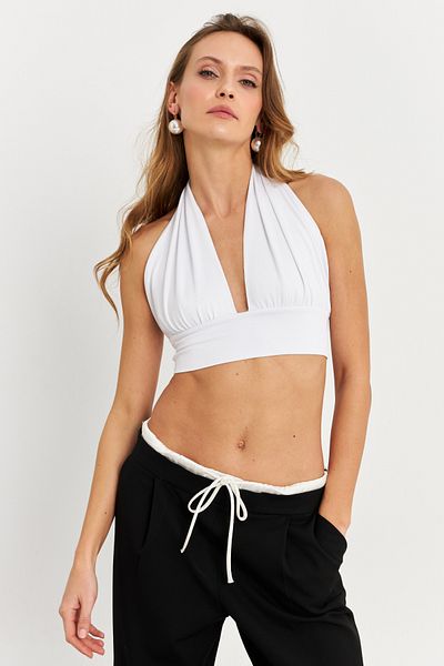 Cool & Sexy Γυναικεία λευκή μπλούζα δεμένη πλάτη και λαιμό EY1472