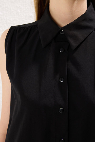 Trendyol Collection Schwarzes, gerades, gerade geschnittenes Midi-Webkleid TWOSS25EL00439