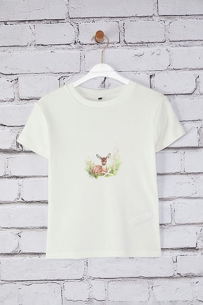 Trendyol Collection Ecru Deer bedrucktes, tailliertes/eng anliegendes Strick-T-Shirt TWOSS25TS00095