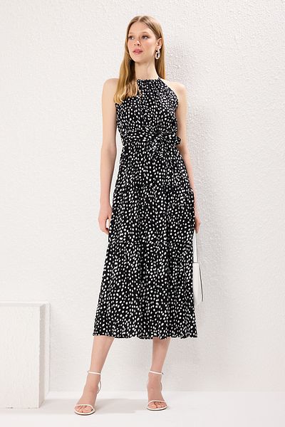 Trendyol Collection Schwarzes Shally-Maxikleid mit Neckholder – Neckholder mit Schärpe TWOSS24EL00872