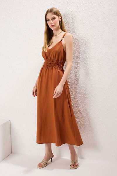 Trendyol Collection Кафява права миди тъкана рокля с аксесоар Twoss25El00420