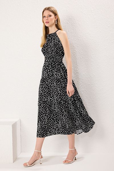 Trendyol Collection Schwarzes Shally-Maxikleid mit Neckholder – Neckholder mit Schärpe TWOSS24EL00872