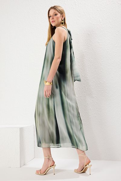 Trendyol Collection Grünes, abstraktes, gemustertes, gerade geschnittenes Maxi-Webkleid mit Schnürdetail TWOSS25EL00408