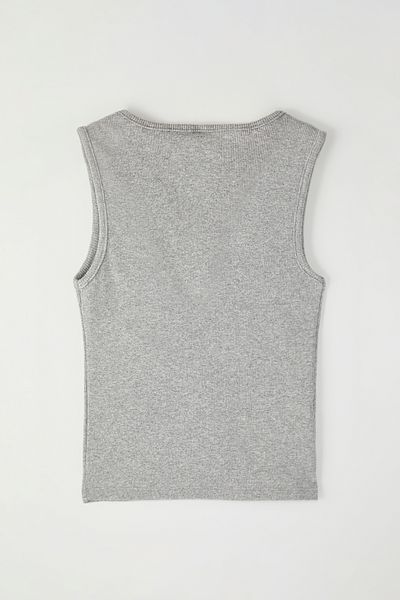 Trendyol Collection Dehnbares, geripptes, graues Melange-Crop-Unterhemd – Poolausschnitt, Knopfleiste, Nullärmel – TWOSS25AL00028