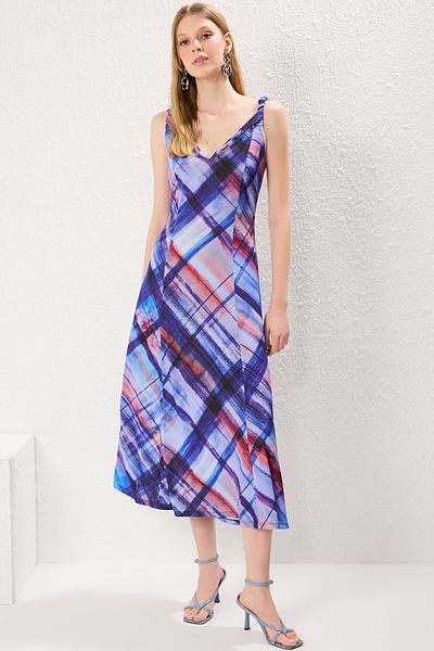 Trendyol Collection Μωβ λουράκια V-λαιμόκοψη καρό Skater/Ανοιχτό μέσης FlexibleMaxi πλεκτό φόρεμα TWOSS25EL00384