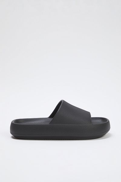 TRENDYOL SHOES Papuci pentru bărbați cu talpă ușoară neagră TAKSS25TE00028