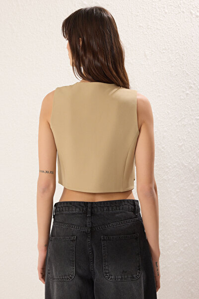 Trendyol Collection Beige Regular V-Neck Crop Vest Twoss25Ye00038