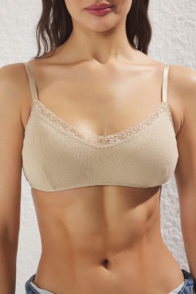 Trendyol Collection Λεπτομέρεια δαντέλας Χωρίς Underwire Camisole Bralette - Μονό, σταθερό κύπελλο THMSS25SU00031