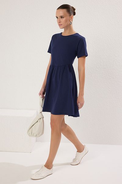Trendyol Collection Темно-синя однотонна коротка / міні трикотажна сукня на роликах з 100% бавовни TWOSS25EL00386