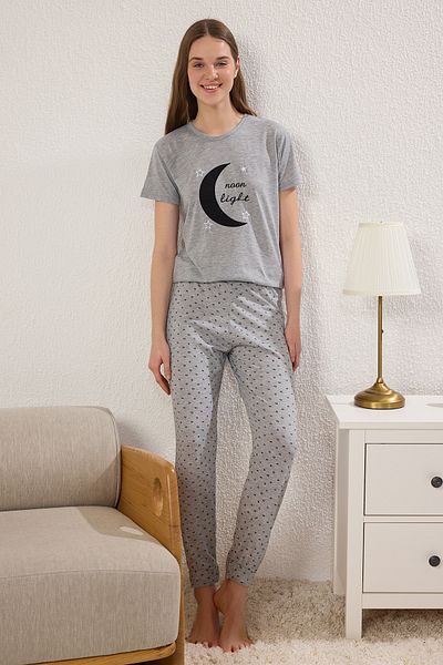 Trendyol Collection Grau meliertes Galaxy Single Jersey-Strick-Pyjama-Set THMSS25PT00385