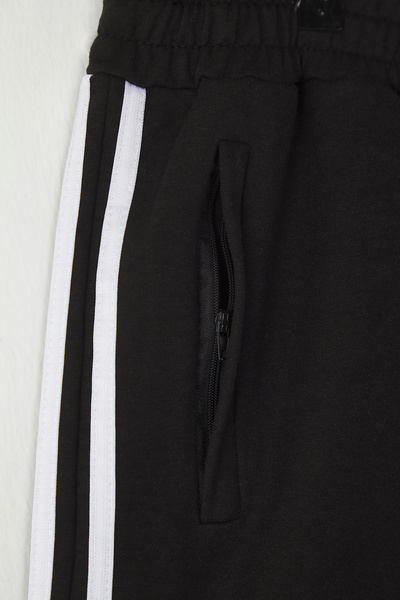 Trendyol Collection Μαύρο σορτς με φερμουάρ και βερμούδες - TMNSS25AP00010