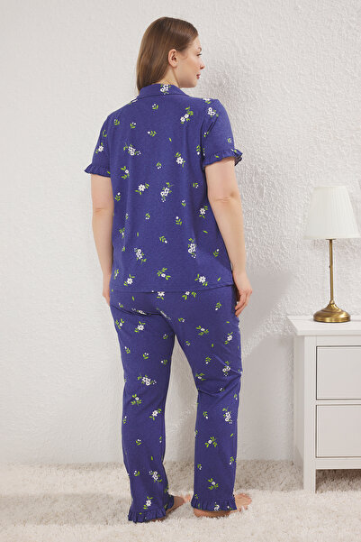 Trendyol Curve Sötétkék virágmintás fodros ujjú pizsama szett - inggallér TBBSS25AI00001