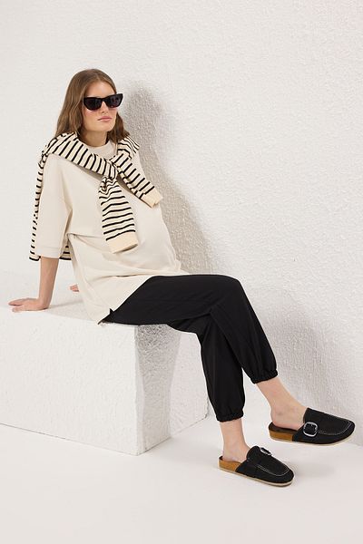 Trendyol Collection Schwarze Loose-Jogginghose für Schwangere mit elastischem Bein und Bauchmuskeln TBBSS25AJ00002