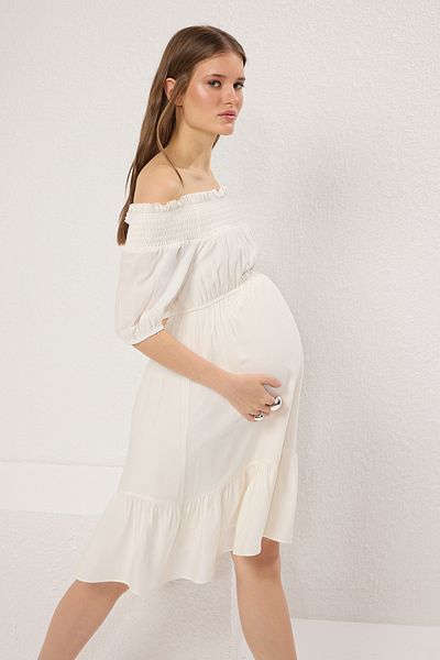 Trendyol Curve Ecru Umstands-Minikleid mit Gipeli/Gummi-Carmen-Kragen TBBSS25AH00183