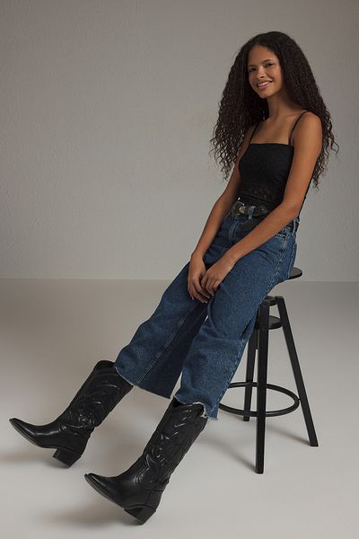 Trendyol Collection Μαύρο λουράκι Crop Lace Lined ελαστική πλεκτή μπλούζα TWOSS25BZ00326