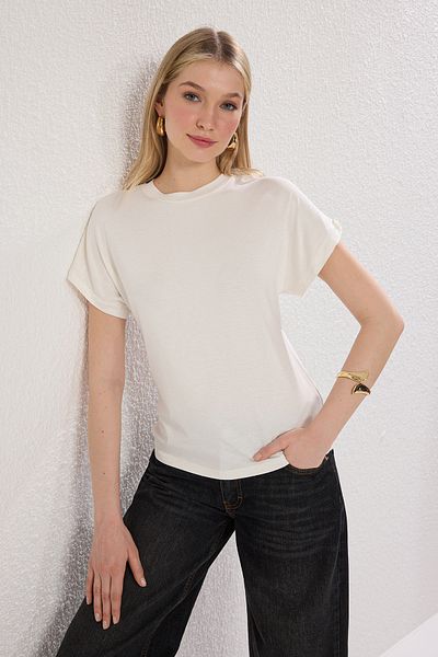 Trendyol Collection Ecru Viscose Content Regular/Normal Cut Crew Neck Knitted T-Shirt Twoss25Ts00167