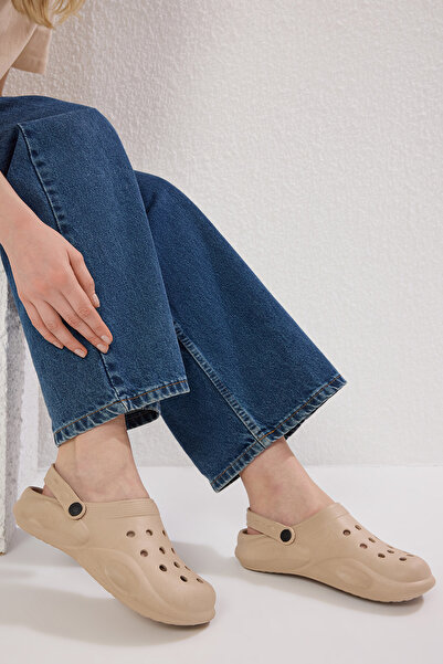 TRENDYOL SHOES Sandale plate pentru femei Eva cu talpă deschisă bej TAKSS25SD00031