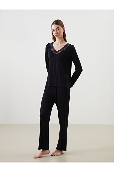 LC Waikiki طقم بيجامة نسائي أسود برقبة على شكل حرف V