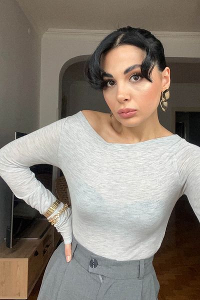 Seda Yalçın Atelier جسم شفاف برقبة قارب رمادية