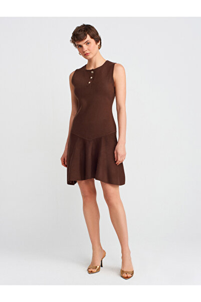 Dilvin 90244 Πλεκτό φόρεμα με κουμπιά και βολάν-Καφέ Μ.