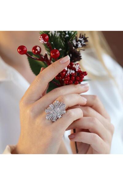 Necati Gün Pırlanta Modeli Mozanit Taşlı Gümüş Yüzük