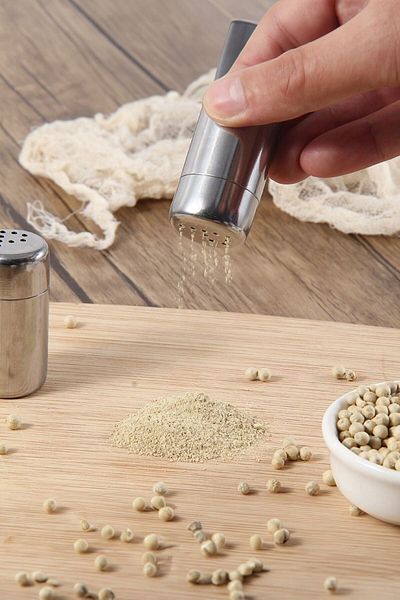 Chavin Small Size Steel Salt Shaker and Pepper Shaker Set - 1 Pair for Home Restaurant Restaurant Cin515