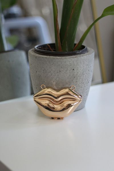 Moom Bag Accesoriu pentru geantă Gold Lip Mini Charm