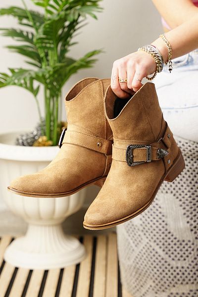 İmerShoes Καθημερινές γυναικείες μπότες καστόρι με οβάλ πόρπη με λεπτομέρεια οδοντωτή σόλα Cowboy 281