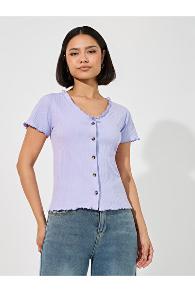 Styli Lettuce Edge Rib Knit Top with Button Detail