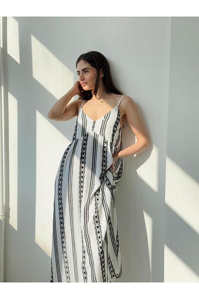 Retrobird Rochie de design June cu bretele cu fanta pentru femei negru - alb