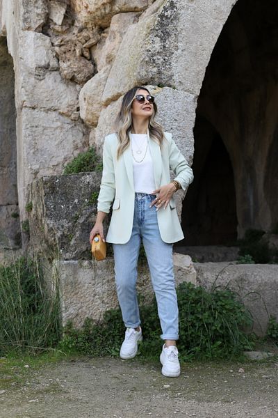 bytugcekaya Blazer verde apă - Detaliu cu mâneci