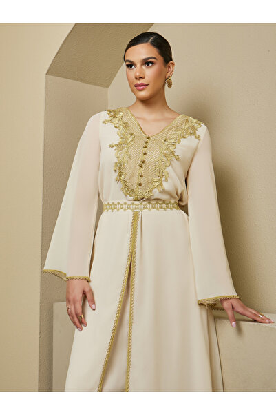 Styli قفطان بفتحة أمامية على شكل حرف A مع أزرار مغربية وتفاصيل دانتيل