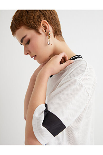 Koton Κολεγιακό T-Shirt Άνετη Εφαρμογή Αναπνεύσιμο Κοντό μανίκι V-λαιμόκοψη