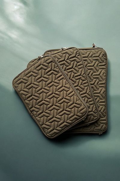 Aggu Bebe iPad Air Pro & Matepad & Galaxy & Tablet Case 11" - 12'' Inch Compatible Quilted Shoulder Strap