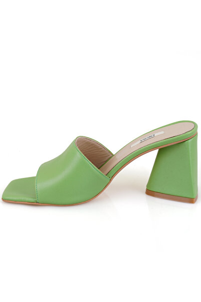 Desa Γυναικείες πράσινες δερμάτινες παντόφλες με χοντρό τακούνι