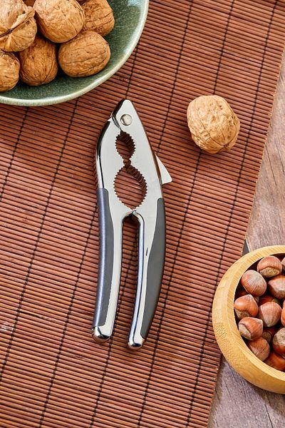 Milenay Professional Shark Design Walnut Nut Crusher, Stainless Metal Nuts Crushing Machine