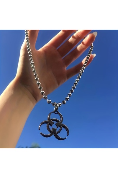 Choice قلادة على شكل جمجمة وسيف وشوك ولهب من الفولاذ التيتانيوم مكونة من قطعة...