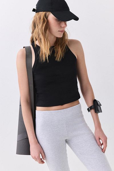 Trendiz Women's Slim Fit Slim Fit Zero Sleeve Crew Neck Knitted Crop Tank Top Black 9013