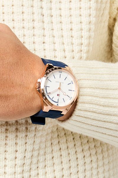 Tommy Hilfiger ساعة رجالية 1791526 مطاطية 46 مم، أزرق داكن